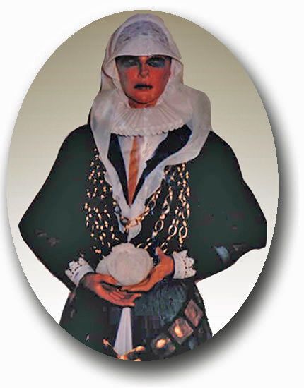 Historische Tracht einer Stettiner Bürgerin aus dem 16. Jahrhundert